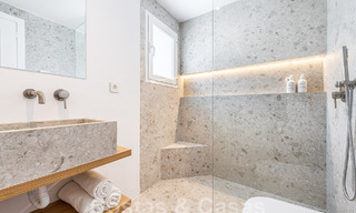 Penthouse rénové avec grand solarium à vendre, à distance de marche des commodités et même de Puerto Banus, Marbella 52860 