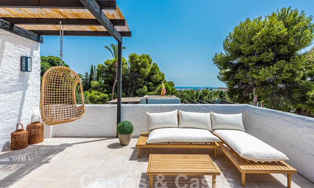 Penthouse rénové avec grand solarium à vendre, à distance de marche des commodités et même de Puerto Banus, Marbella 52862