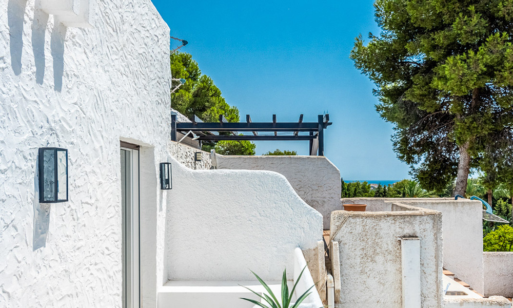 Penthouse rénové avec grand solarium à vendre, à distance de marche des commodités et même de Puerto Banus, Marbella 52867