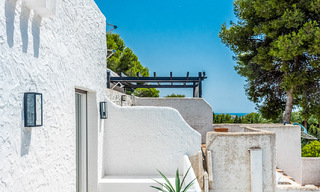 Penthouse rénové avec grand solarium à vendre, à distance de marche des commodités et même de Puerto Banus, Marbella 52867 