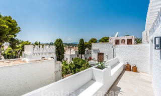 Penthouse rénové avec grand solarium à vendre, à distance de marche des commodités et même de Puerto Banus, Marbella 52868 