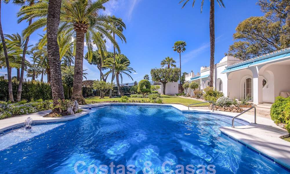 Villa andalouse à vendre à distance de marche de la plage sur le nouveau Golden Mile entre Marbella et Estepona 53460