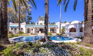 Villa andalouse à vendre à distance de marche de la plage sur le nouveau Golden Mile entre Marbella et Estepona 53461 