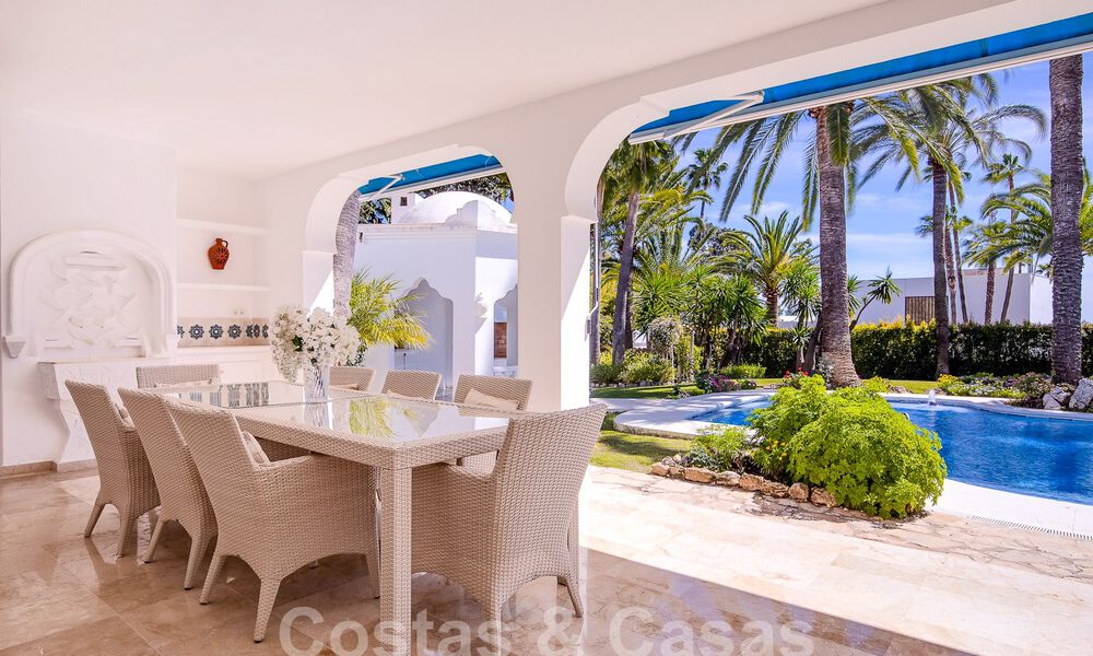 Villa andalouse à vendre à distance de marche de la plage sur le nouveau Golden Mile entre Marbella et Estepona 53462