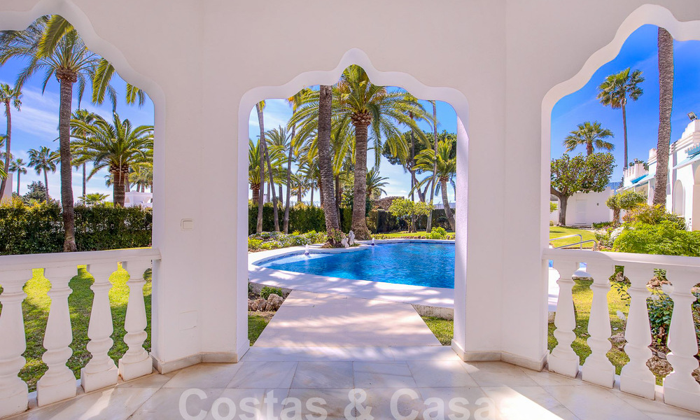 Villa andalouse à vendre à distance de marche de la plage sur le nouveau Golden Mile entre Marbella et Estepona 53463