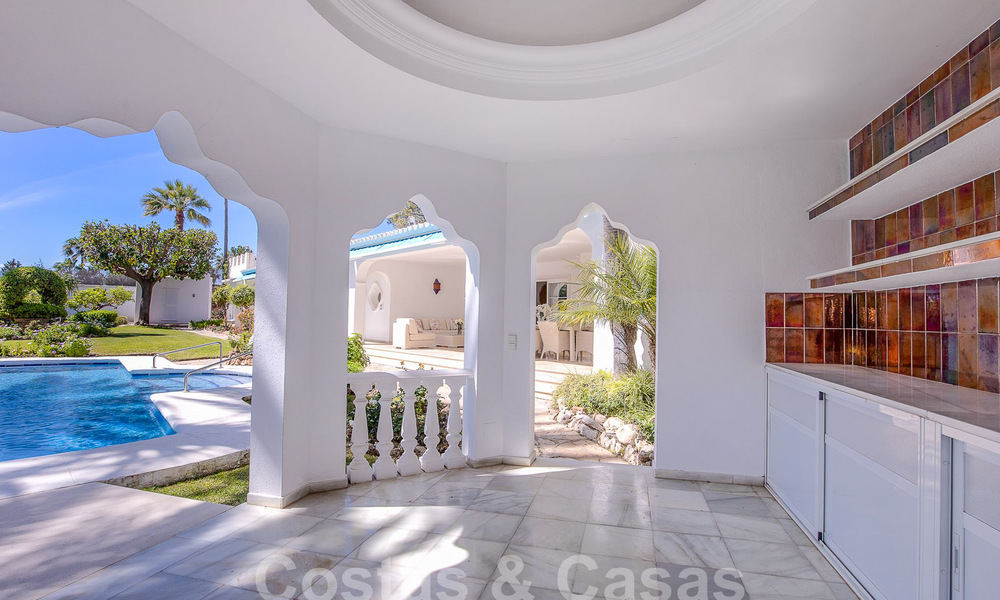Villa andalouse à vendre à distance de marche de la plage sur le nouveau Golden Mile entre Marbella et Estepona 53464