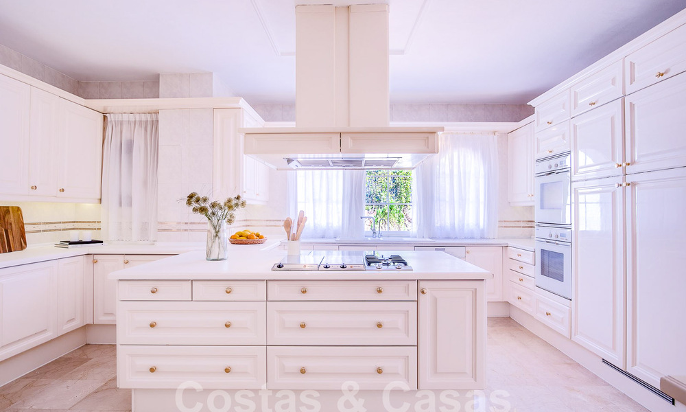 Villa andalouse à vendre à distance de marche de la plage sur le nouveau Golden Mile entre Marbella et Estepona 53468