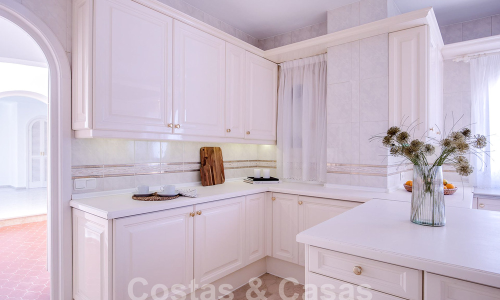 Villa andalouse à vendre à distance de marche de la plage sur le nouveau Golden Mile entre Marbella et Estepona 53469