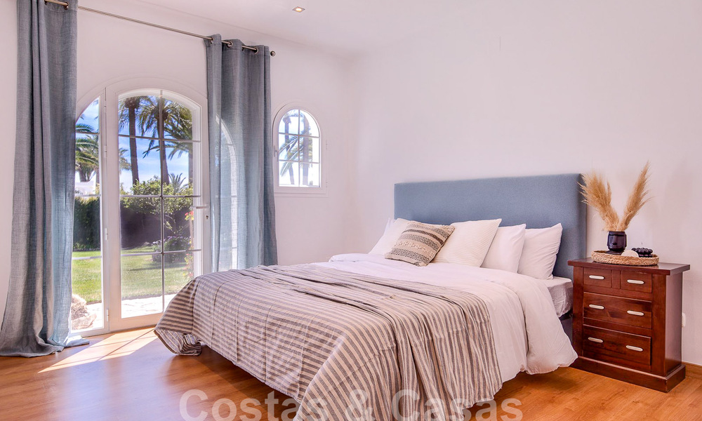 Villa andalouse à vendre à distance de marche de la plage sur le nouveau Golden Mile entre Marbella et Estepona 53474