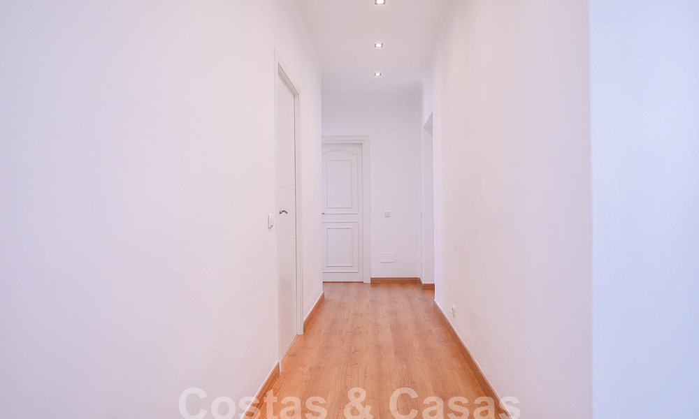 Villa andalouse à vendre à distance de marche de la plage sur le nouveau Golden Mile entre Marbella et Estepona 53476