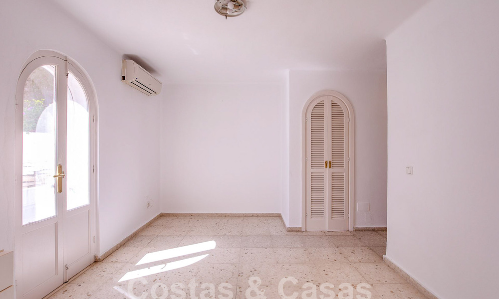 Villa andalouse à vendre à distance de marche de la plage sur le nouveau Golden Mile entre Marbella et Estepona 53478