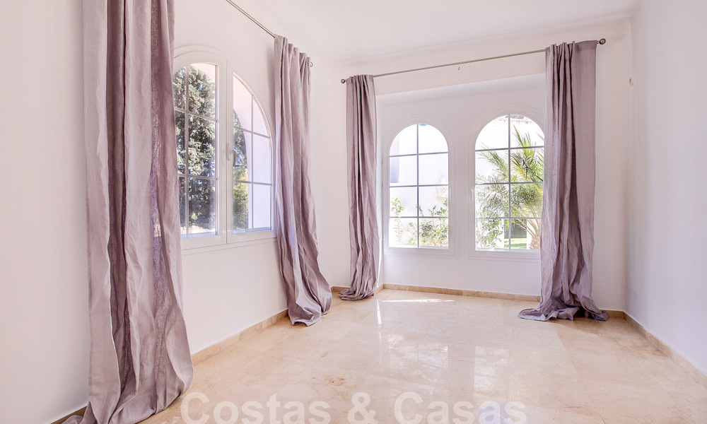 Villa andalouse à vendre à distance de marche de la plage sur le nouveau Golden Mile entre Marbella et Estepona 53481