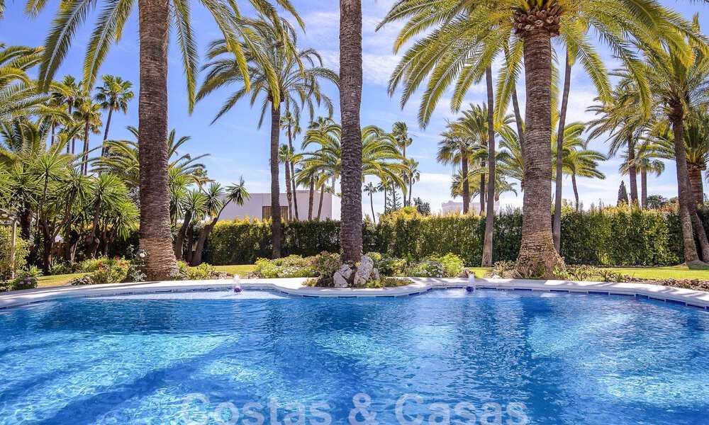 Villa andalouse à vendre à distance de marche de la plage sur le nouveau Golden Mile entre Marbella et Estepona 53486