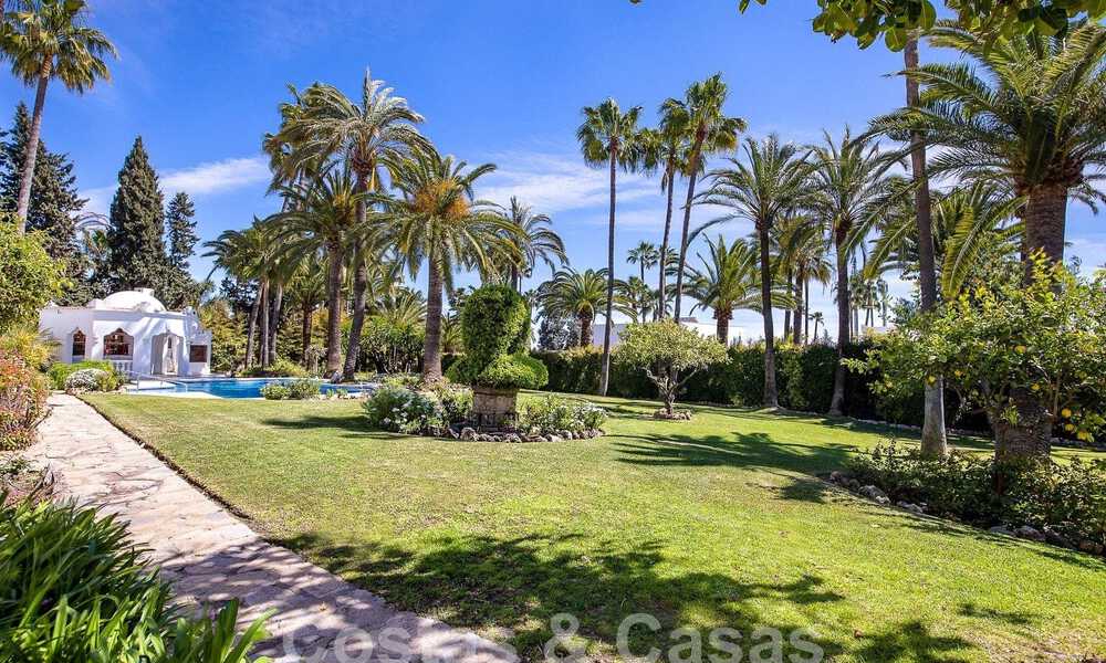 Villa andalouse à vendre à distance de marche de la plage sur le nouveau Golden Mile entre Marbella et Estepona 53494