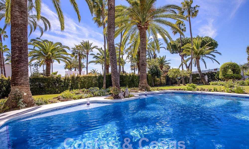 Villa andalouse à vendre à distance de marche de la plage sur le nouveau Golden Mile entre Marbella et Estepona 53496