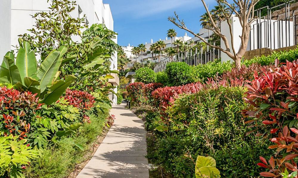 Vente d'un appartement au rez-de-chaussée surélevé, prêt à être emménagé, avec vue imprenable sur la vallée et la mer, dans le quartier exclusif de Benahavis - Marbella 53306