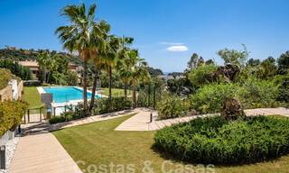 Vente d'un appartement au rez-de-chaussée surélevé, prêt à être emménagé, avec vue imprenable sur la vallée et la mer, dans le quartier exclusif de Benahavis - Marbella 53307 