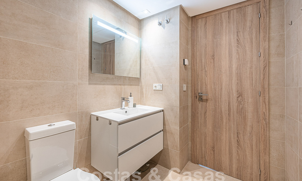 Vente d'un appartement au rez-de-chaussée surélevé, prêt à être emménagé, avec vue imprenable sur la vallée et la mer, dans le quartier exclusif de Benahavis - Marbella 53313