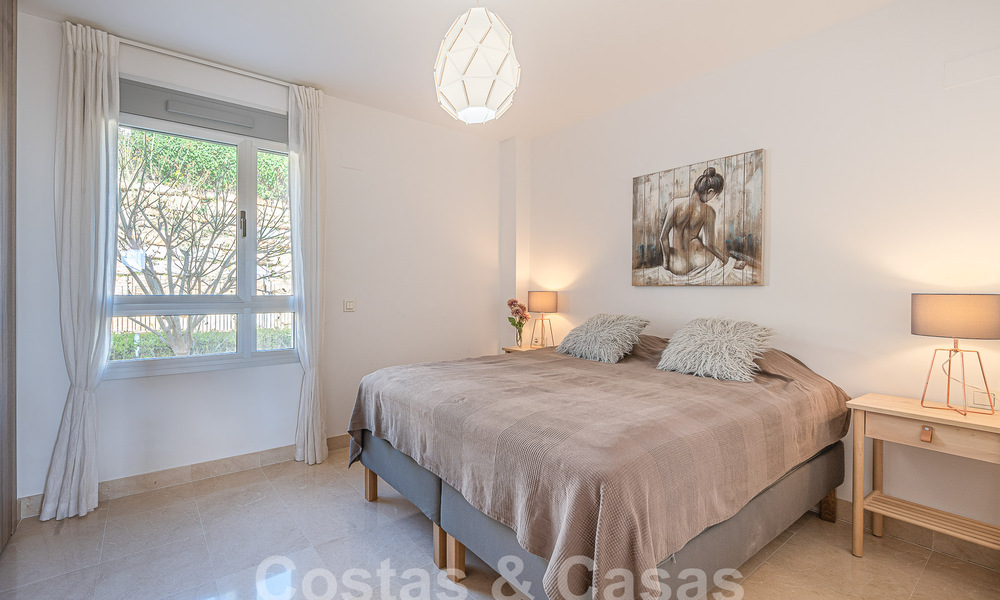 Vente d'un appartement au rez-de-chaussée surélevé, prêt à être emménagé, avec vue imprenable sur la vallée et la mer, dans le quartier exclusif de Benahavis - Marbella 53315