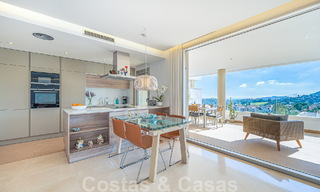 Vente d'un appartement au rez-de-chaussée surélevé, prêt à être emménagé, avec vue imprenable sur la vallée et la mer, dans le quartier exclusif de Benahavis - Marbella 53318 