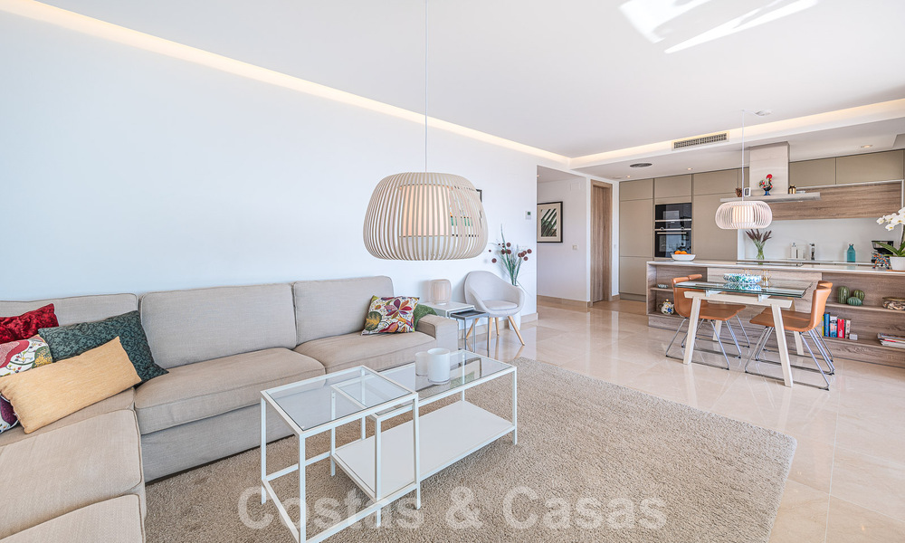 Vente d'un appartement au rez-de-chaussée surélevé, prêt à être emménagé, avec vue imprenable sur la vallée et la mer, dans le quartier exclusif de Benahavis - Marbella 53319