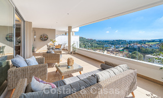 Vente d'un appartement au rez-de-chaussée surélevé, prêt à être emménagé, avec vue imprenable sur la vallée et la mer, dans le quartier exclusif de Benahavis - Marbella 53320 