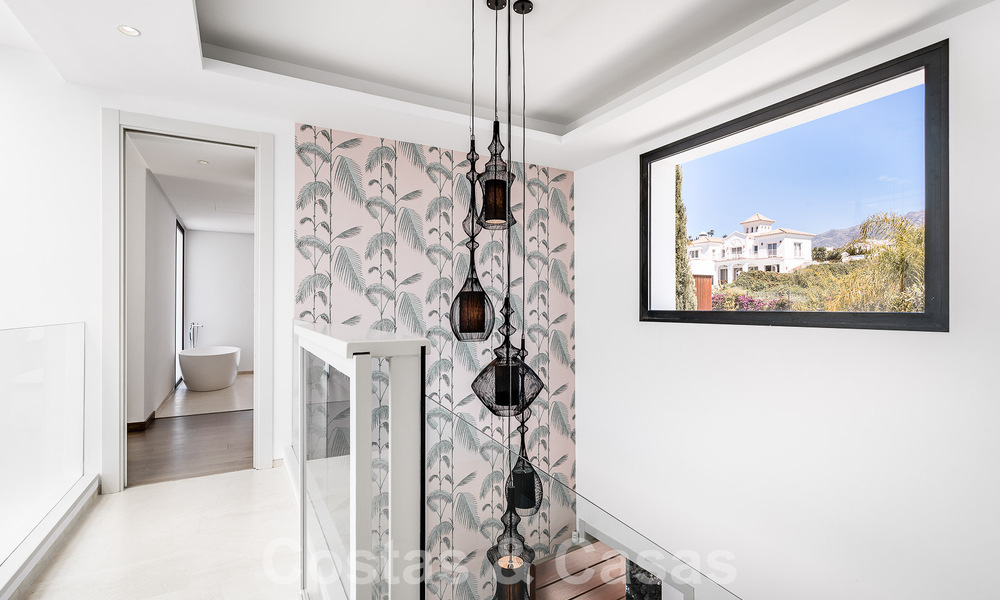 Villa moderne de luxe à vendre dans la communauté protégée de la vallée du golf de Nueva Andalucia, Marbella 53504