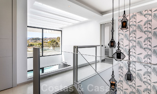 Villa moderne de luxe à vendre dans la communauté protégée de la vallée du golf de Nueva Andalucia, Marbella 53505 