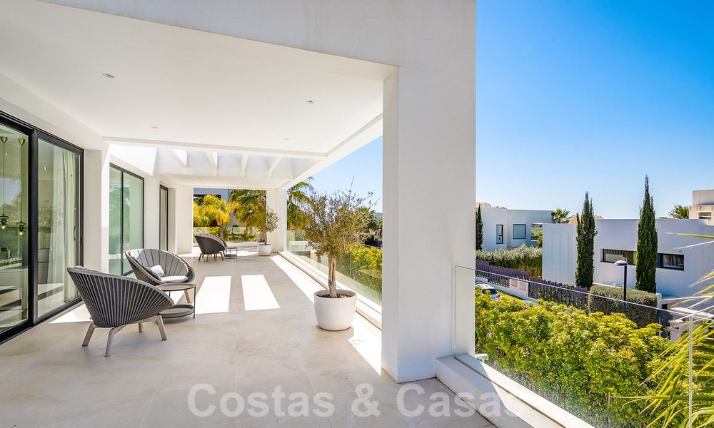 Villa moderne de luxe à vendre dans la communauté protégée de la vallée du golf de Nueva Andalucia, Marbella 53509