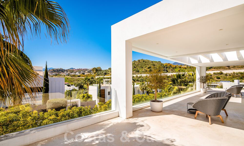 Villa moderne de luxe à vendre dans la communauté protégée de la vallée du golf de Nueva Andalucia, Marbella 53511