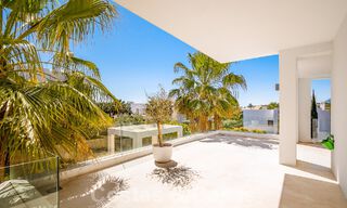 Villa moderne de luxe à vendre dans la communauté protégée de la vallée du golf de Nueva Andalucia, Marbella 53512 