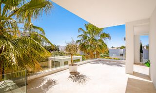 Villa moderne de luxe à vendre dans la communauté protégée de la vallée du golf de Nueva Andalucia, Marbella 53512 