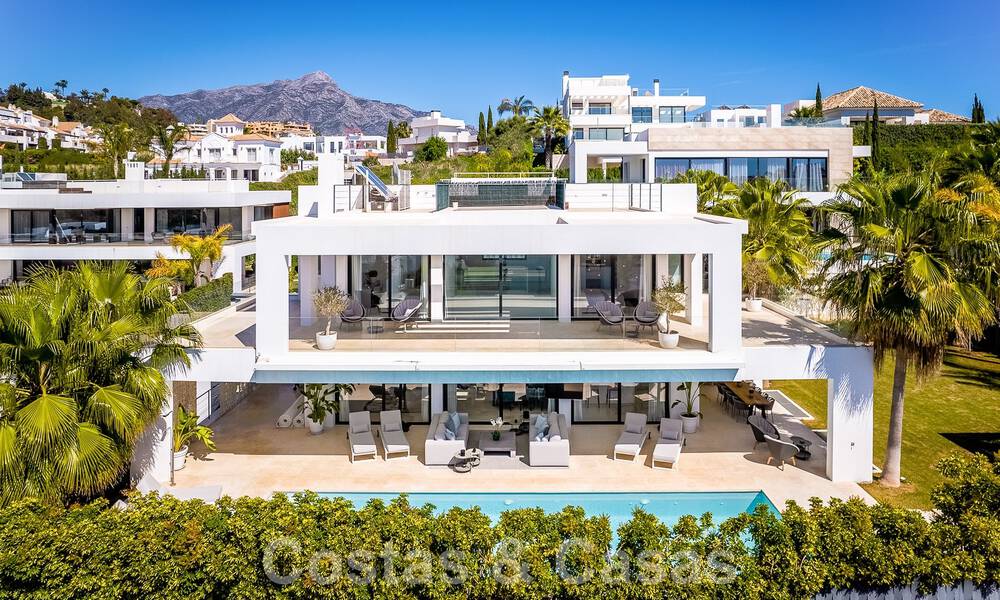 Villa moderne de luxe à vendre dans la communauté protégée de la vallée du golf de Nueva Andalucia, Marbella 53514