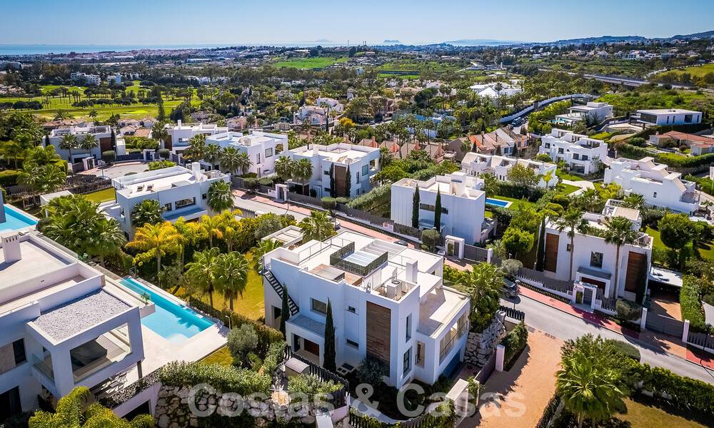 Villa moderne de luxe à vendre dans la communauté protégée de la vallée du golf de Nueva Andalucia, Marbella 53519