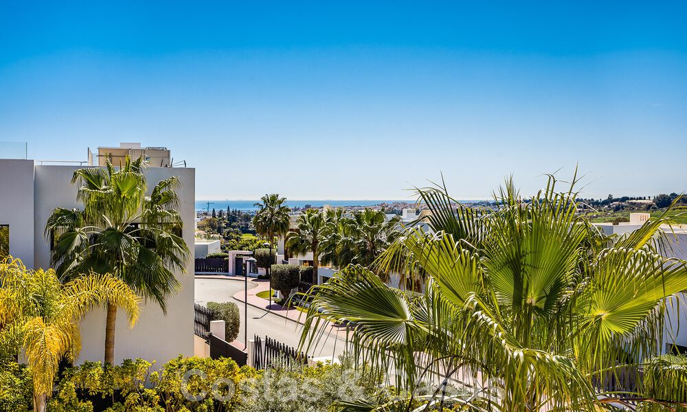 Villa moderne de luxe à vendre dans la communauté protégée de la vallée du golf de Nueva Andalucia, Marbella 53523