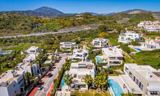 Villa moderne de luxe à vendre dans la communauté protégée de la vallée du golf de Nueva Andalucia, Marbella 53524 
