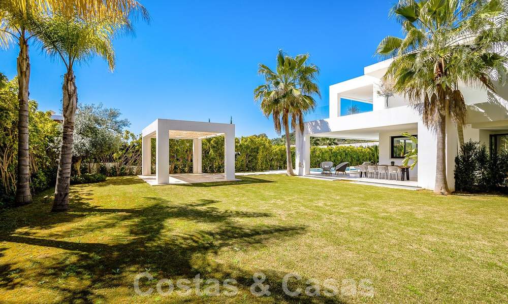 Villa moderne de luxe à vendre dans la communauté protégée de la vallée du golf de Nueva Andalucia, Marbella 53534