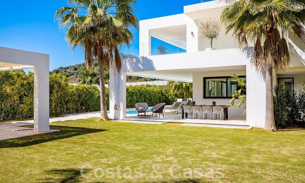 Villa moderne de luxe à vendre dans la communauté protégée de la vallée du golf de Nueva Andalucia, Marbella 53535