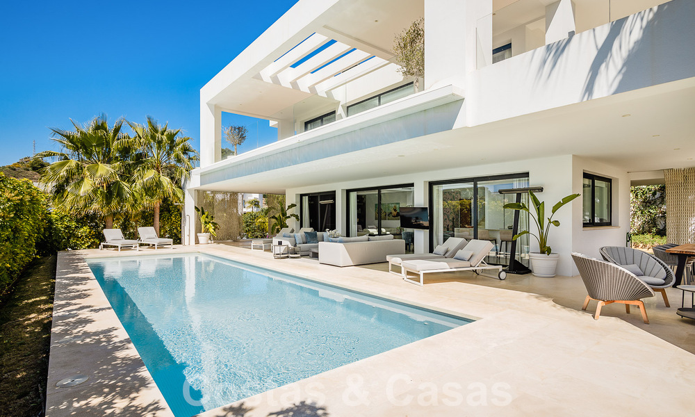 Villa moderne de luxe à vendre dans la communauté protégée de la vallée du golf de Nueva Andalucia, Marbella 53538