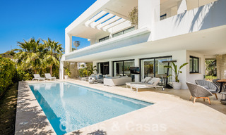 Villa moderne de luxe à vendre dans la communauté protégée de la vallée du golf de Nueva Andalucia, Marbella 53538 