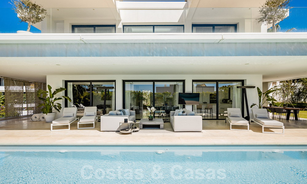 Villa moderne de luxe à vendre dans la communauté protégée de la vallée du golf de Nueva Andalucia, Marbella 53540