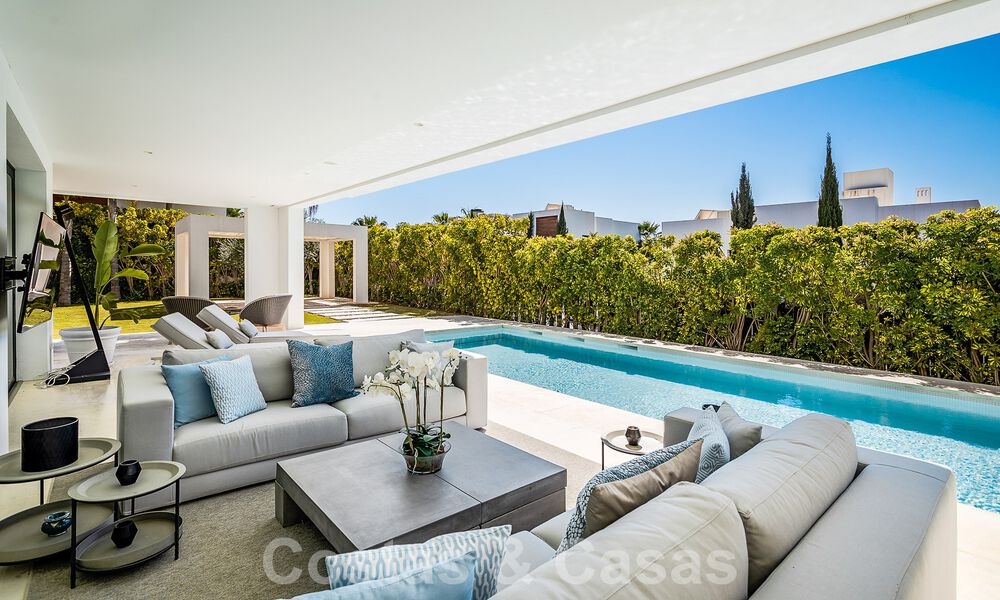 Villa moderne de luxe à vendre dans la communauté protégée de la vallée du golf de Nueva Andalucia, Marbella 53542