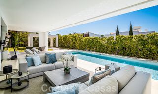Villa moderne de luxe à vendre dans la communauté protégée de la vallée du golf de Nueva Andalucia, Marbella 53542 