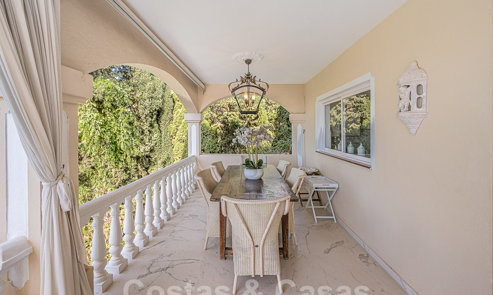 Villa traditionnelle méditerranéenne de luxe à vendre avec vue sur la mer dans une communauté fermée sur le Golden Mile de Marbella 54400