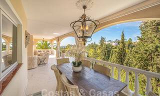 Villa traditionnelle méditerranéenne de luxe à vendre avec vue sur la mer dans une communauté fermée sur le Golden Mile de Marbella 54410 