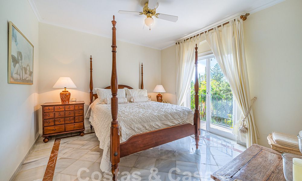 Villa traditionnelle méditerranéenne de luxe à vendre avec vue sur la mer dans une communauté fermée sur le Golden Mile de Marbella 54412