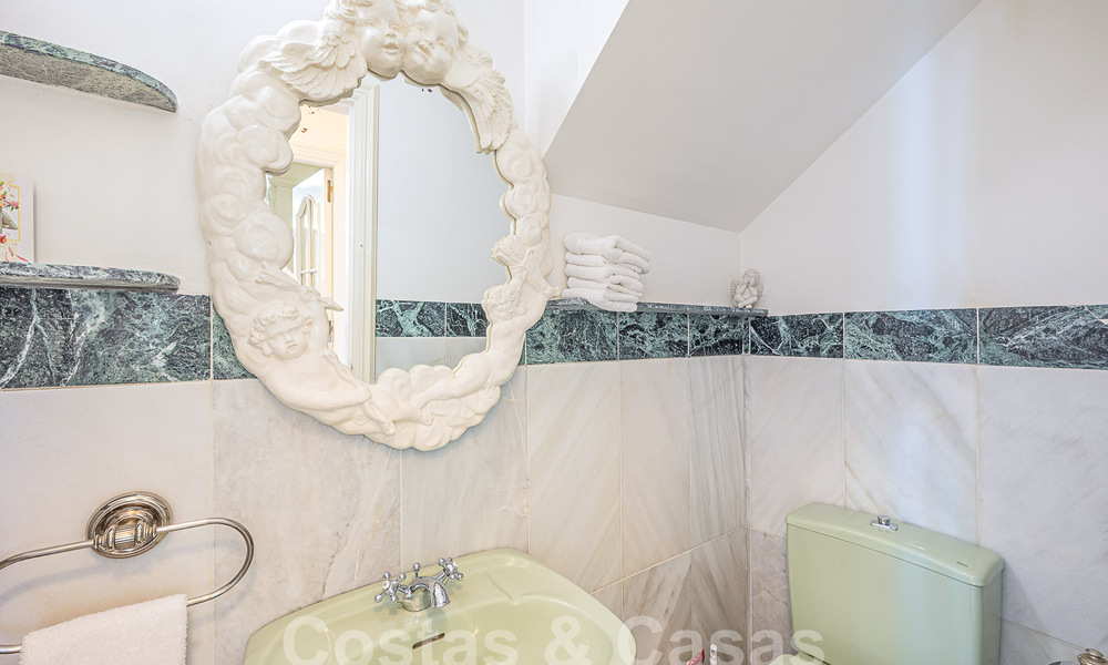 Villa traditionnelle méditerranéenne de luxe à vendre avec vue sur la mer dans une communauté fermée sur le Golden Mile de Marbella 54438