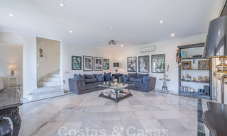 Villa traditionnelle méditerranéenne de luxe à vendre avec vue sur la mer dans une communauté fermée sur le Golden Mile de Marbella 54440 