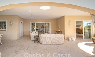 Villa traditionnelle méditerranéenne de luxe à vendre avec vue sur la mer dans une communauté fermée sur le Golden Mile de Marbella 54445 