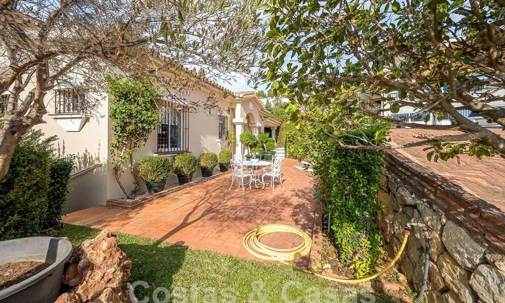 Villa traditionnelle méditerranéenne de luxe à vendre avec vue sur la mer dans une communauté fermée sur le Golden Mile de Marbella 54458